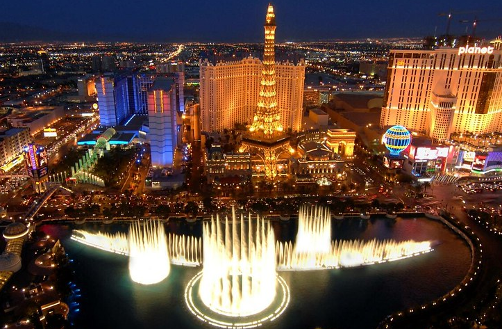 Las Vegas Room Rates Plunge 12% in Q4, Hitting Budget Spots Hardest 1 Las Vegas skyline at night