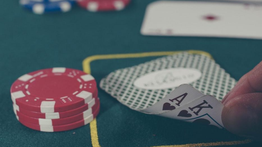 poker tournament table