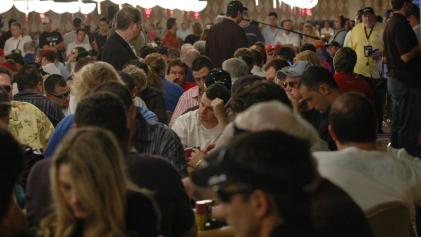 poker tournament crowd