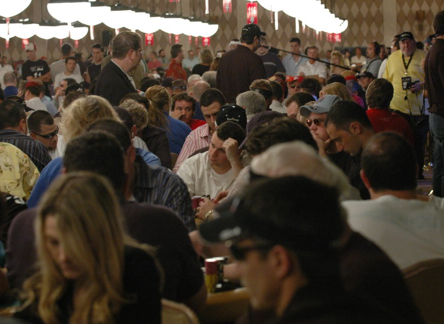 poker tournament crowd